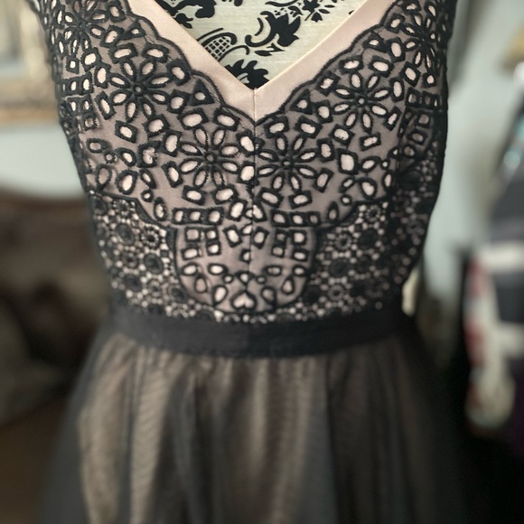 BCBGMaxAzria long flow gown NWT - Picture 4 of 9